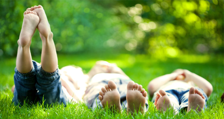 Should Kids Be Barefoot in the Summer? - Learning Liftoff